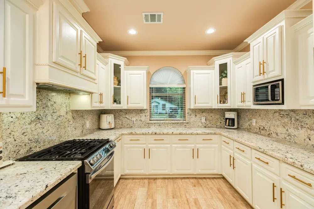 309 Hickman Ln Angleton, TX 77515