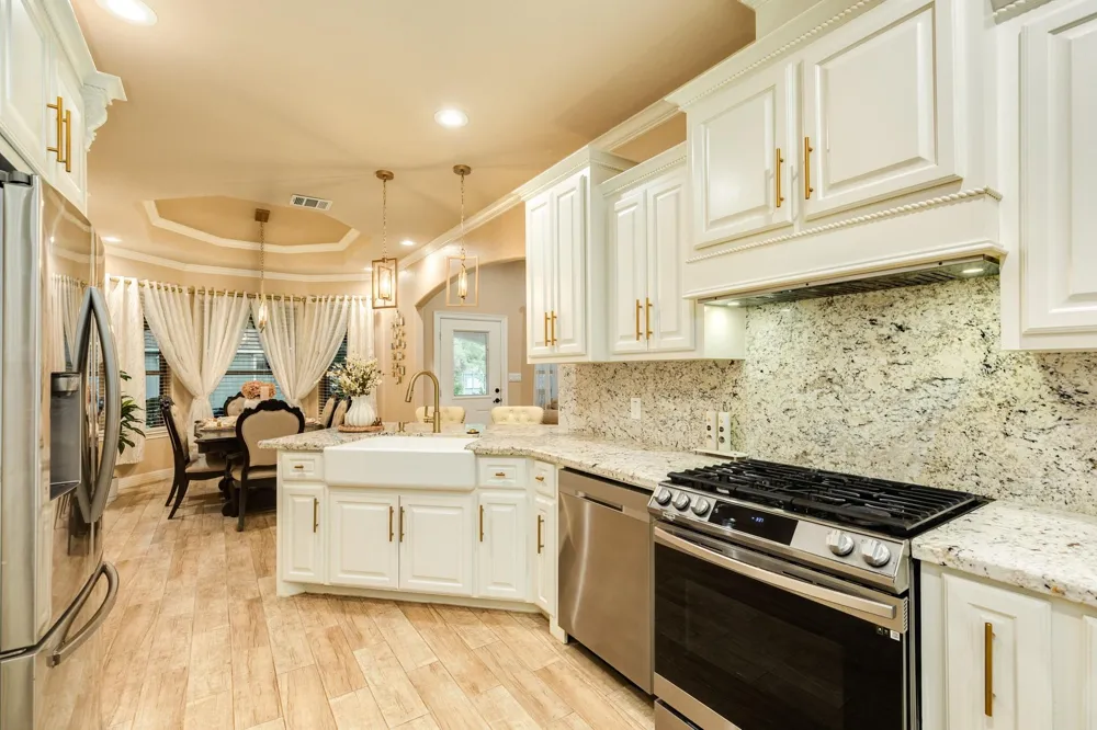 309 Hickman Ln Angleton, TX 77515