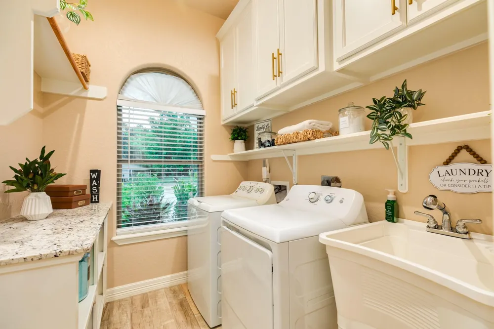 309 Hickman Ln Angleton, TX 77515