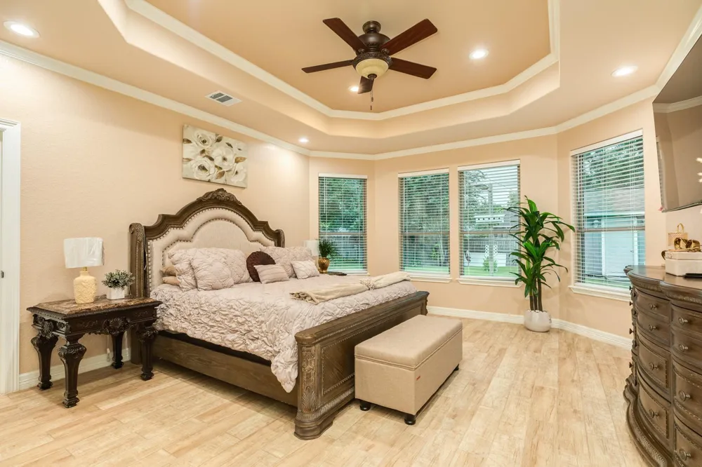 309 Hickman Ln Angleton, TX 77515