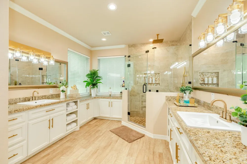 309 Hickman Ln Angleton, TX 77515