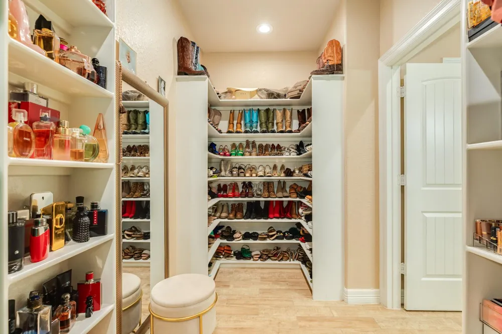 309 Hickman Ln Angleton, TX 77515
