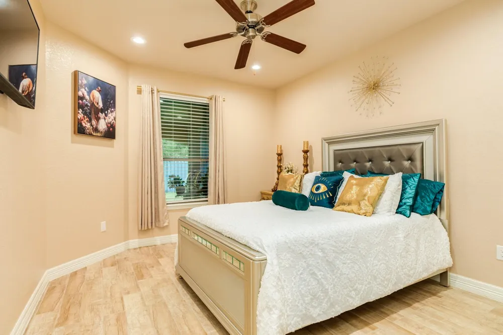309 Hickman Ln Angleton, TX 77515