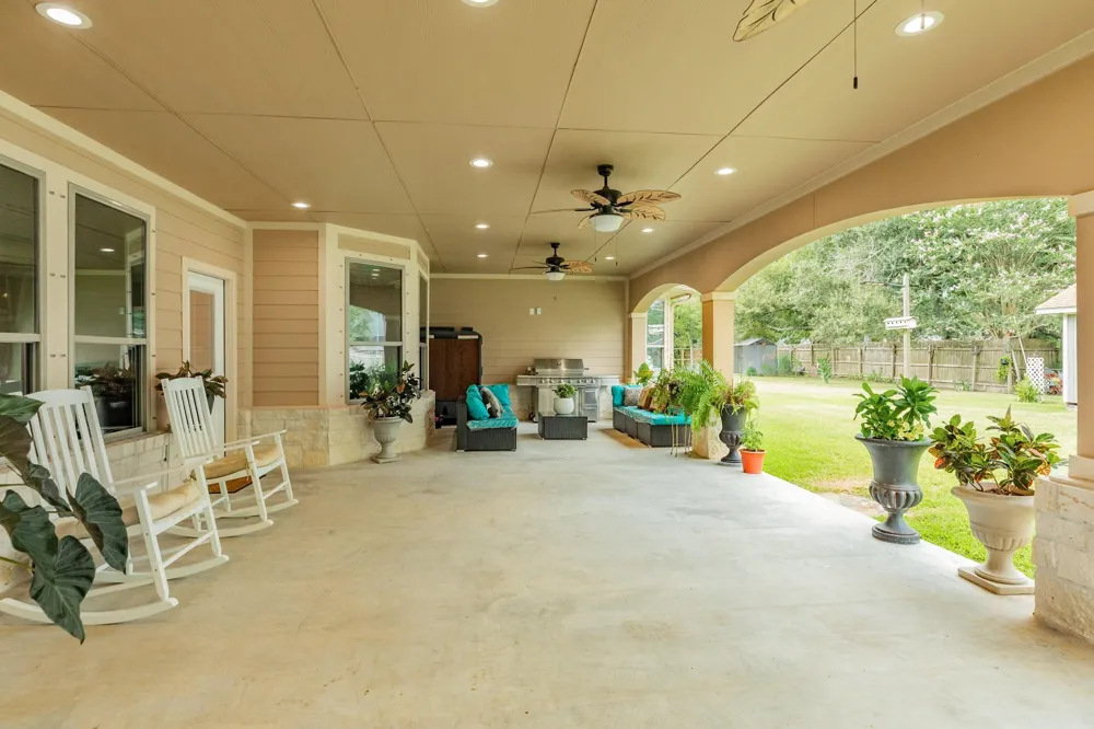 309 Hickman Ln Angleton, TX 77515