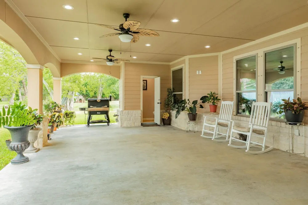 309 Hickman Ln Angleton, TX 77515