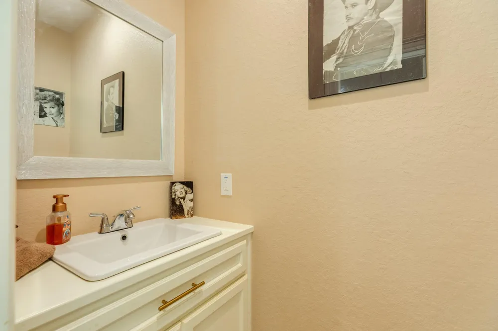 309 Hickman Ln Angleton, TX 77515