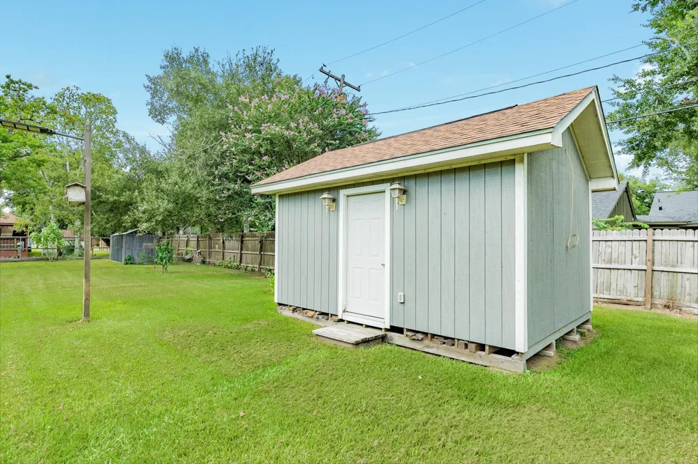 309 Hickman Ln Angleton, TX 77515