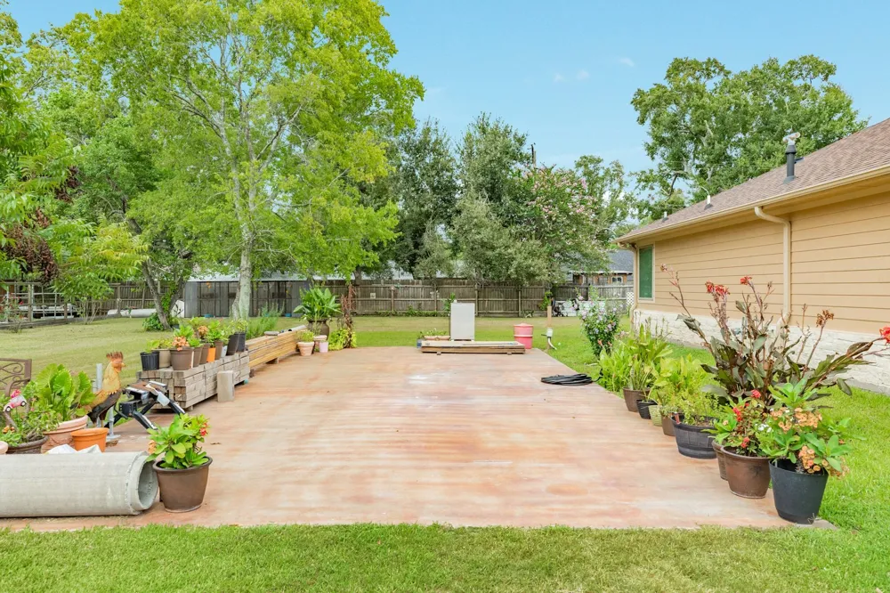 309 Hickman Ln Angleton, TX 77515