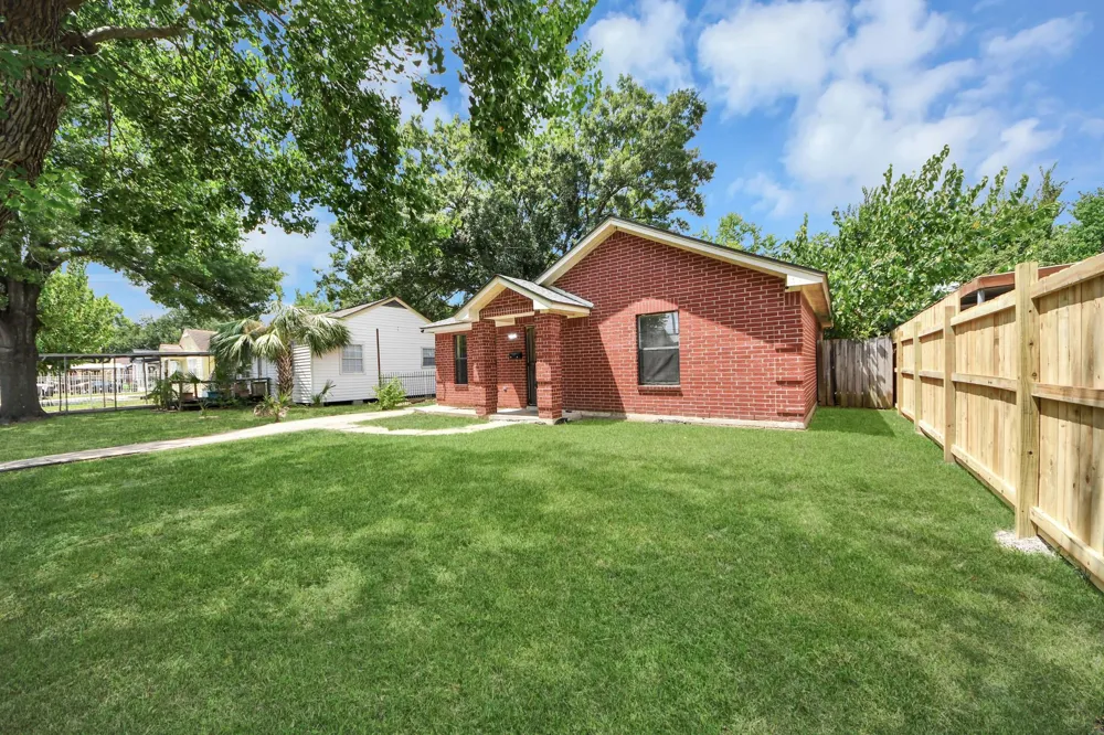 110 Denham Avenue Pasadena, TX 77506