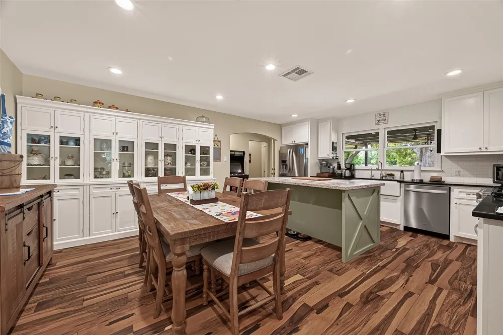 5606 Highland Road Santa Fe, TX 77517
