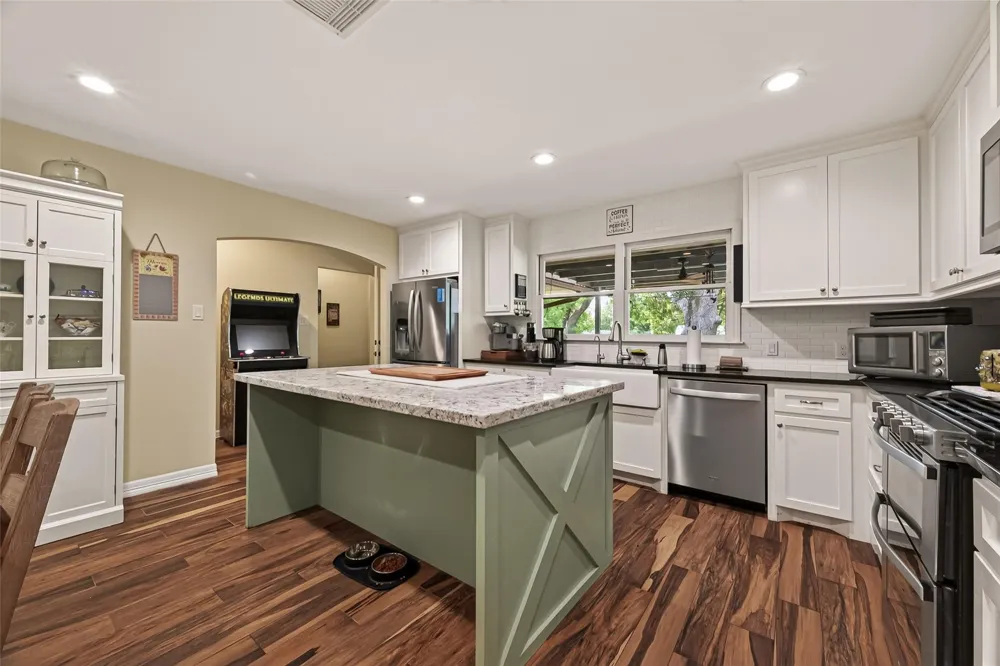 5606 Highland Road Santa Fe, TX 77517