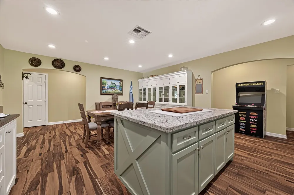 5606 Highland Road Santa Fe, TX 77517