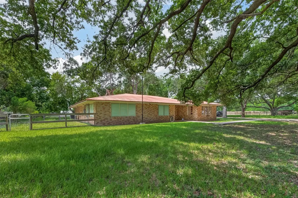 5606 Highland Road Santa Fe, TX 77517