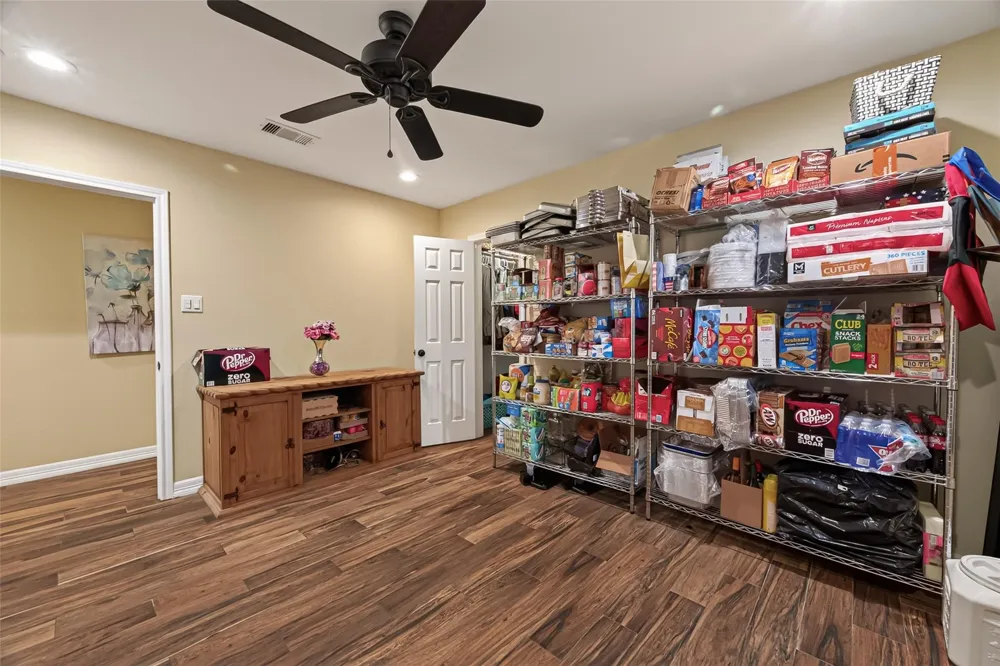 5606 Highland Road Santa Fe, TX 77517