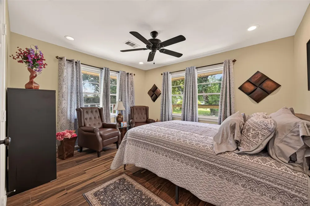 5606 Highland Road Santa Fe, TX 77517