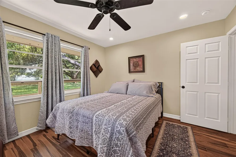 5606 Highland Road Santa Fe, TX 77517