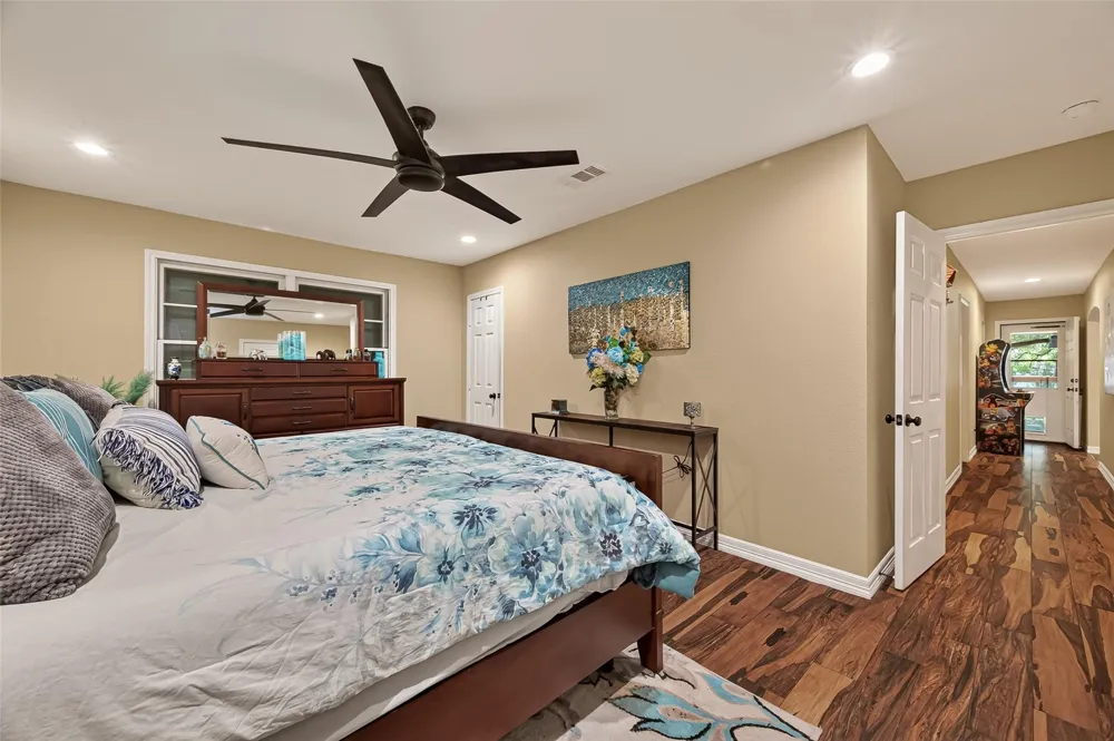5606 Highland Road Santa Fe, TX 77517