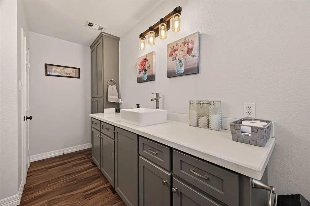 5606 Highland Road Santa Fe, TX 77517