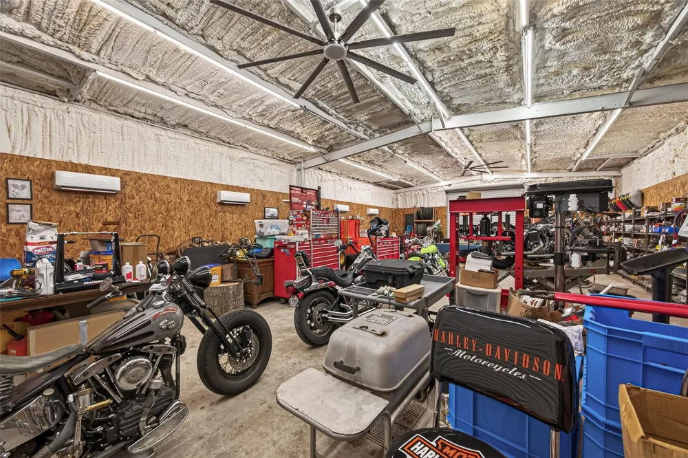 5606 Highland Road Santa Fe, TX 77517
