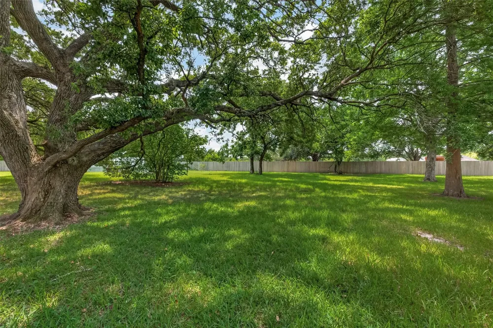 5606 Highland Road Santa Fe, TX 77517