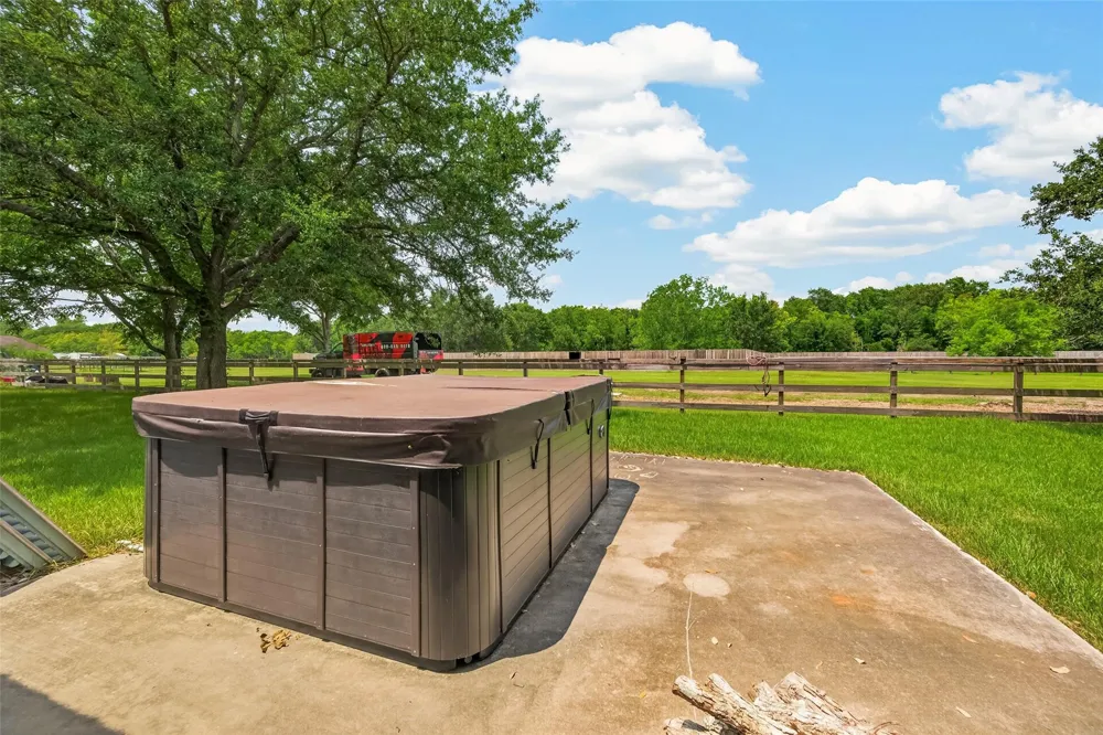 5606 Highland Road Santa Fe, TX 77517