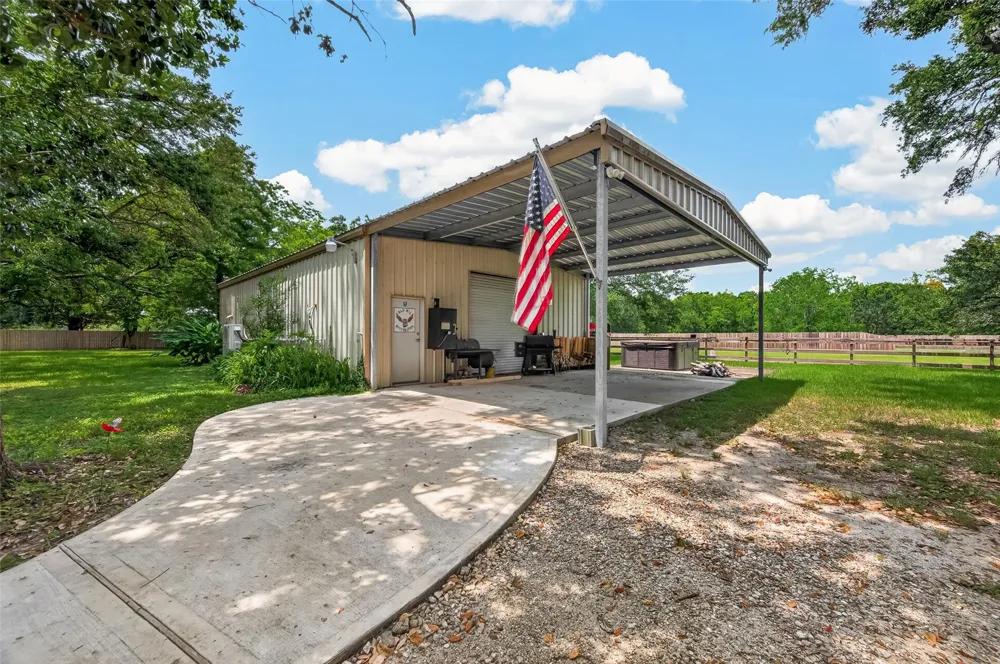 5606 Highland Road Santa Fe, TX 77517