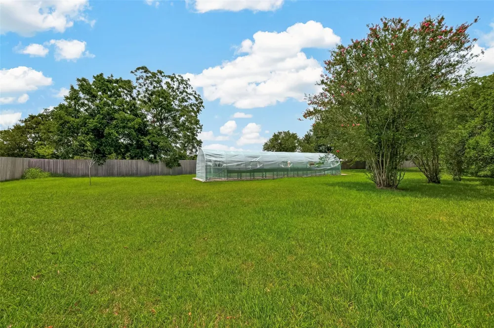 5606 Highland Road Santa Fe, TX 77517