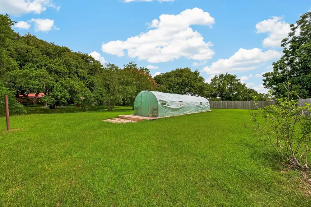 5606 Highland Road Santa Fe, TX 77517