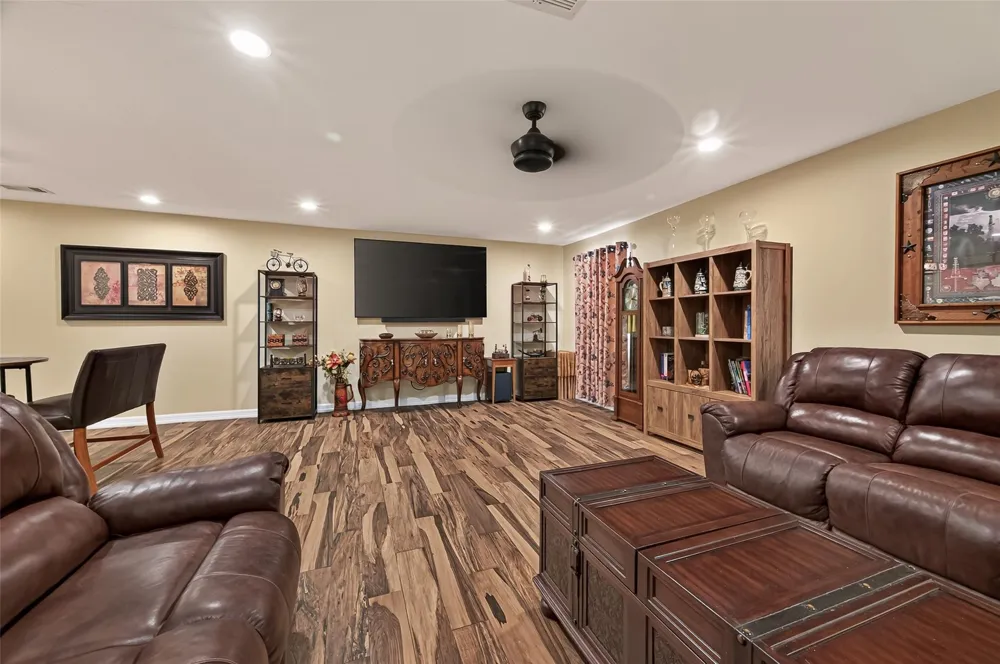5606 Highland Road Santa Fe, TX 77517