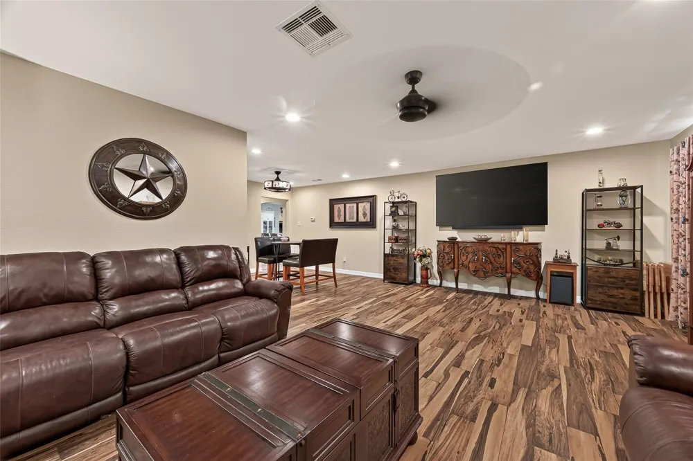 5606 Highland Road Santa Fe, TX 77517