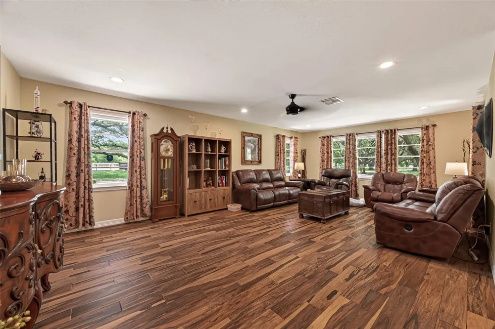5606 Highland Road Santa Fe, TX 77517