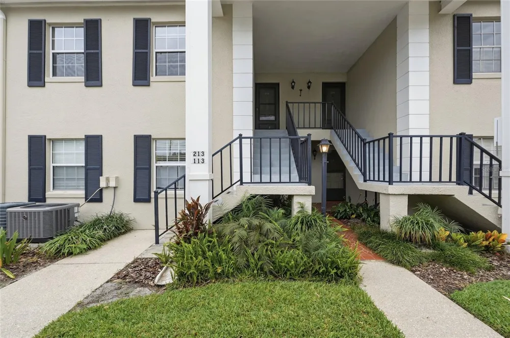 689 LAKE HOWARD DRIVE NW #213 Winter Haven, FL 33880