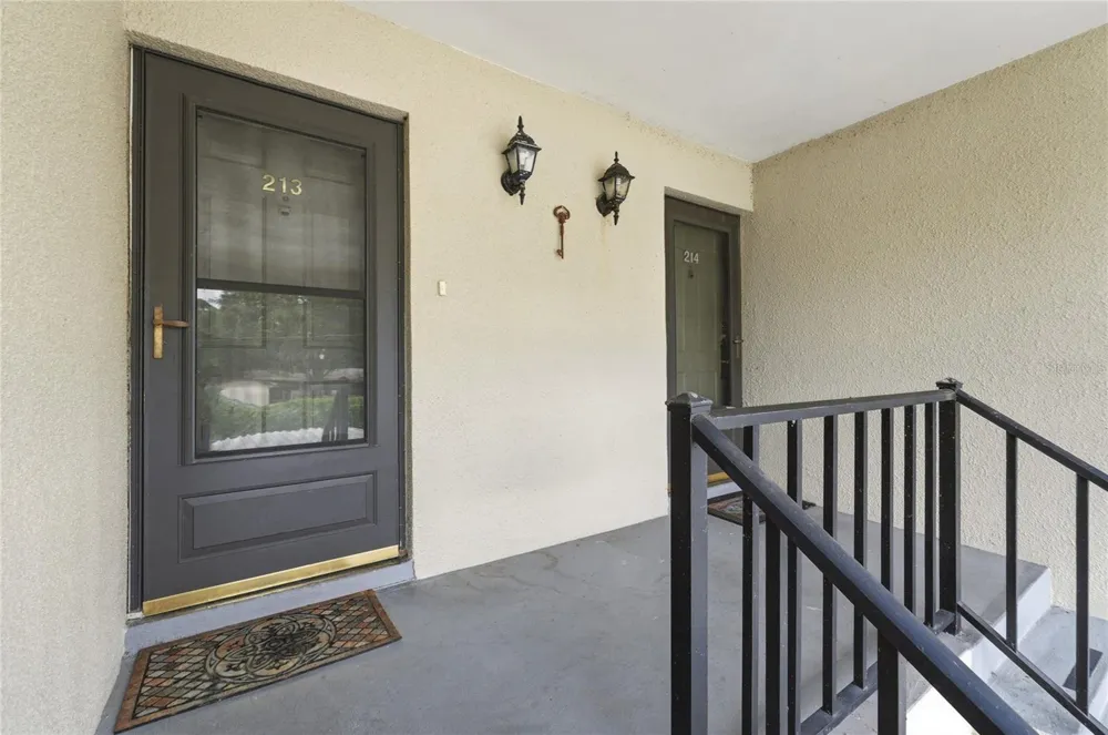 689 LAKE HOWARD DRIVE NW #213 Winter Haven, FL 33880