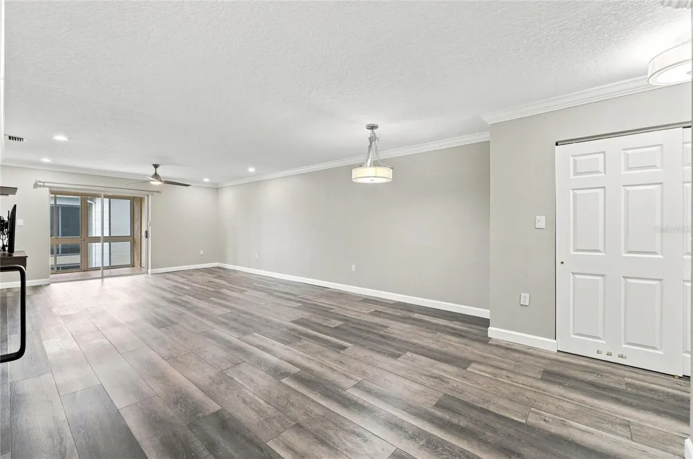 689 LAKE HOWARD DRIVE NW #213 Winter Haven, FL 33880