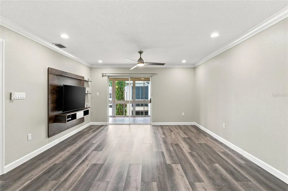689 LAKE HOWARD DRIVE NW #213 Winter Haven, FL 33880