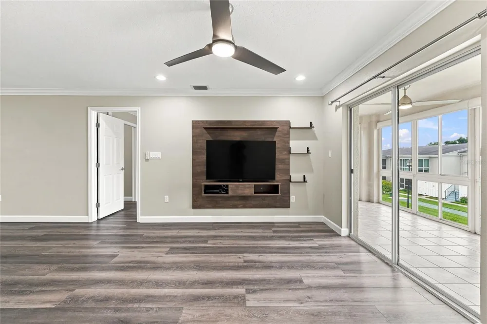 689 LAKE HOWARD DRIVE NW #213 Winter Haven, FL 33880
