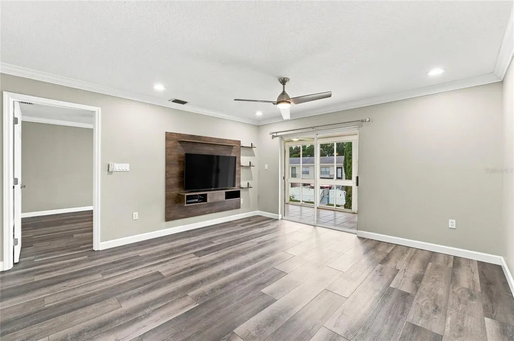 689 LAKE HOWARD DRIVE NW #213 Winter Haven, FL 33880