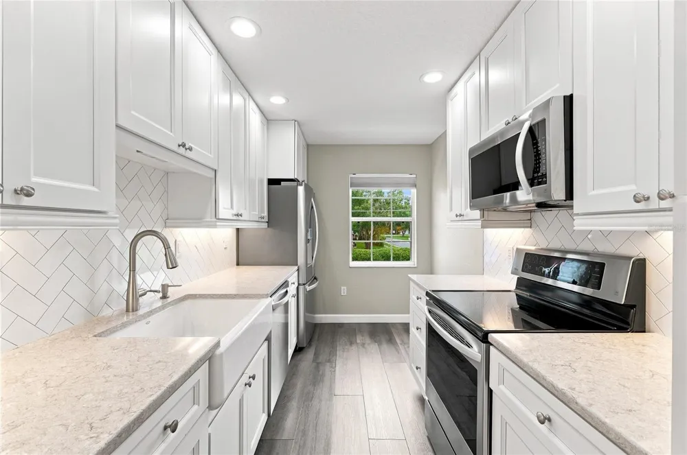 689 LAKE HOWARD DRIVE NW #213 Winter Haven, FL 33880