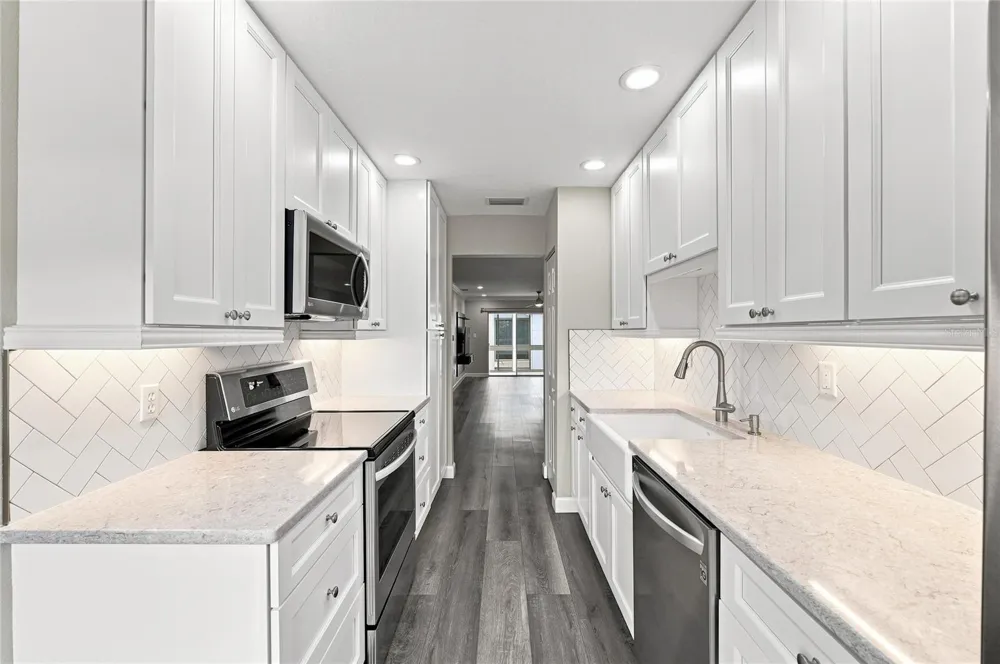 689 LAKE HOWARD DRIVE NW #213 Winter Haven, FL 33880