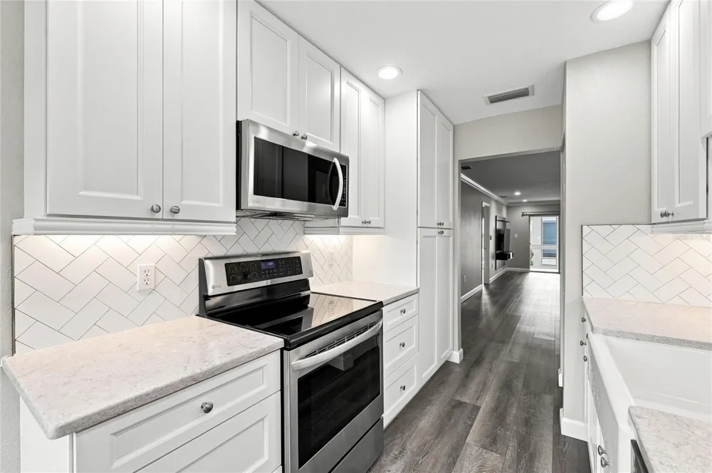 689 LAKE HOWARD DRIVE NW #213 Winter Haven, FL 33880