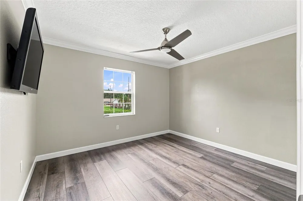 689 LAKE HOWARD DRIVE NW #213 Winter Haven, FL 33880