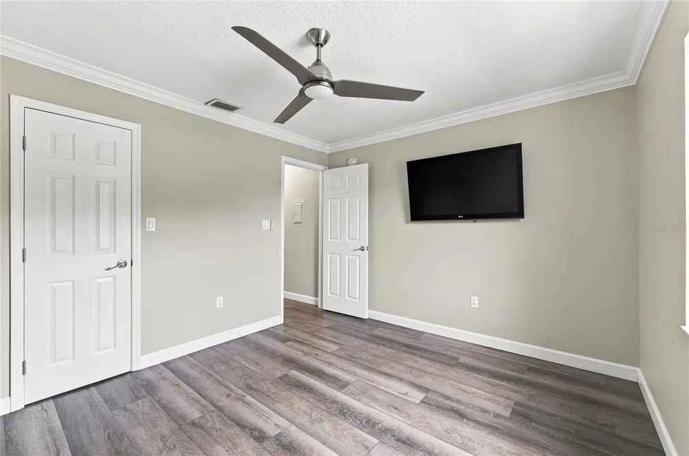 689 LAKE HOWARD DRIVE NW #213 Winter Haven, FL 33880