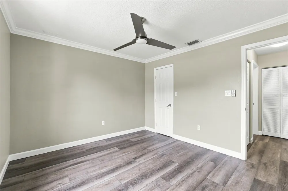 689 LAKE HOWARD DRIVE NW #213 Winter Haven, FL 33880