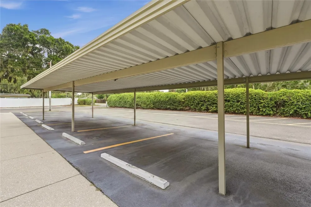 689 LAKE HOWARD DRIVE NW #213 Winter Haven, FL 33880