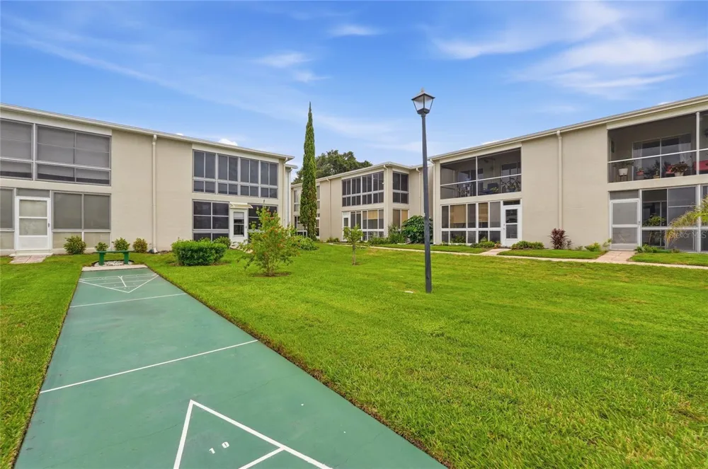 689 LAKE HOWARD DRIVE NW #213 Winter Haven, FL 33880