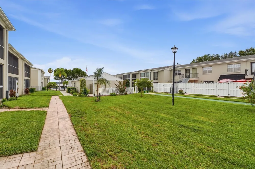 689 LAKE HOWARD DRIVE NW #213 Winter Haven, FL 33880