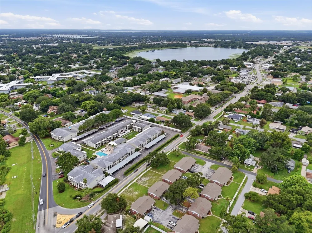 689 LAKE HOWARD DRIVE NW #213 Winter Haven, FL 33880
