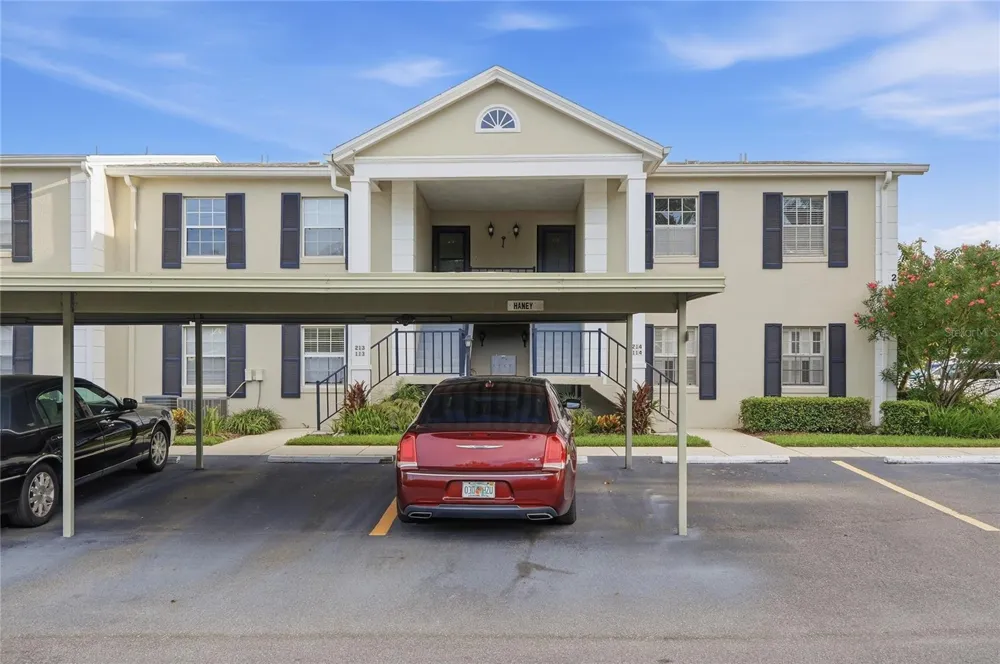689 LAKE HOWARD DRIVE NW #213 Winter Haven, FL 33880