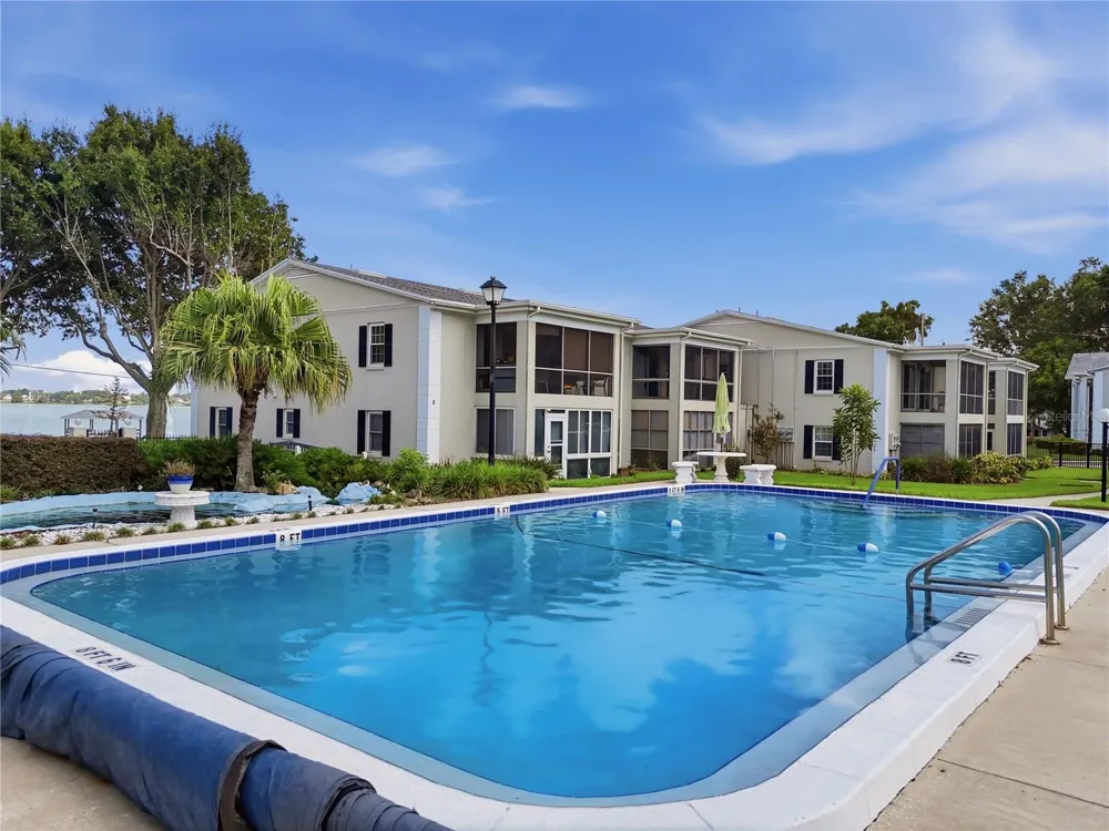689 LAKE HOWARD DRIVE NW #213 Winter Haven, FL 33880