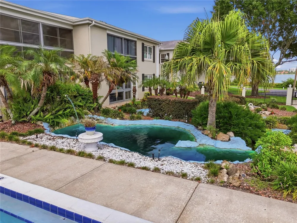689 LAKE HOWARD DRIVE NW #213 Winter Haven, FL 33880